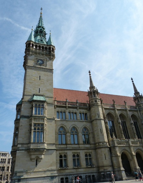 Referenz_15 Das historische Rathaus von Braunschweig bei Tageslicht